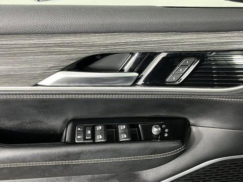 Used 2024 Jeep Wagoneer Series II w/ Flexible Seating Group image 21