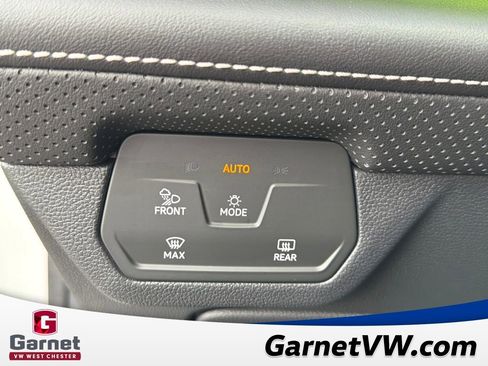 Used 2024 Volkswagen Atlas Cross Sport SEL R-Line image 34