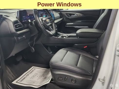 Used 2025 Chevrolet Traverse LT w/ Driver Confidence Package image 10