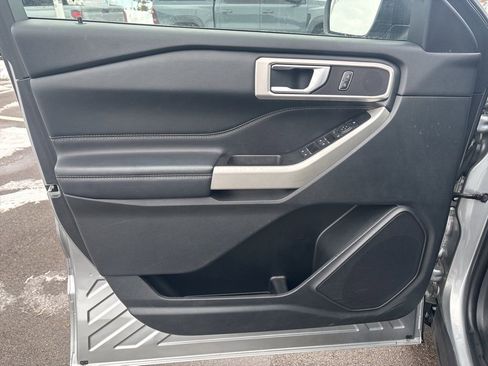 Used 2022 Ford Explorer XLT w/ Equipment Group 202A image 16