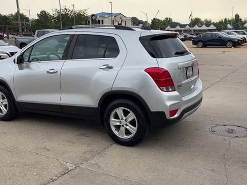 Used 2019 Chevrolet Trax LT w/ LT Convenience Package FWD image 6