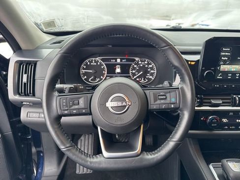 Used 2024 Nissan Pathfinder SL image 11