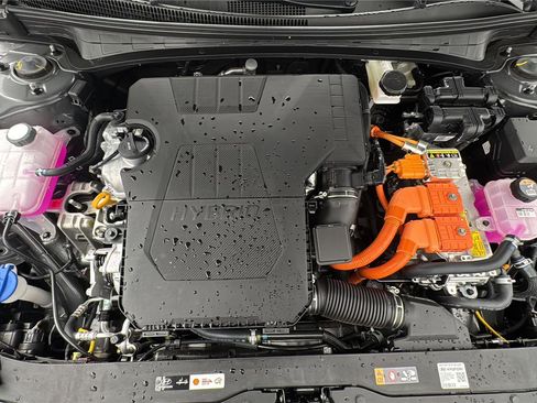 Certified 2026 Hyundai Elantra Hybrid FWD image 9