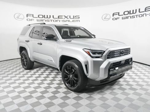 Used 2025 Toyota 4Runner Platinum AWD/4WD image 3