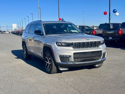 Used 2023 Jeep Grand Cherokee L Limited image 2