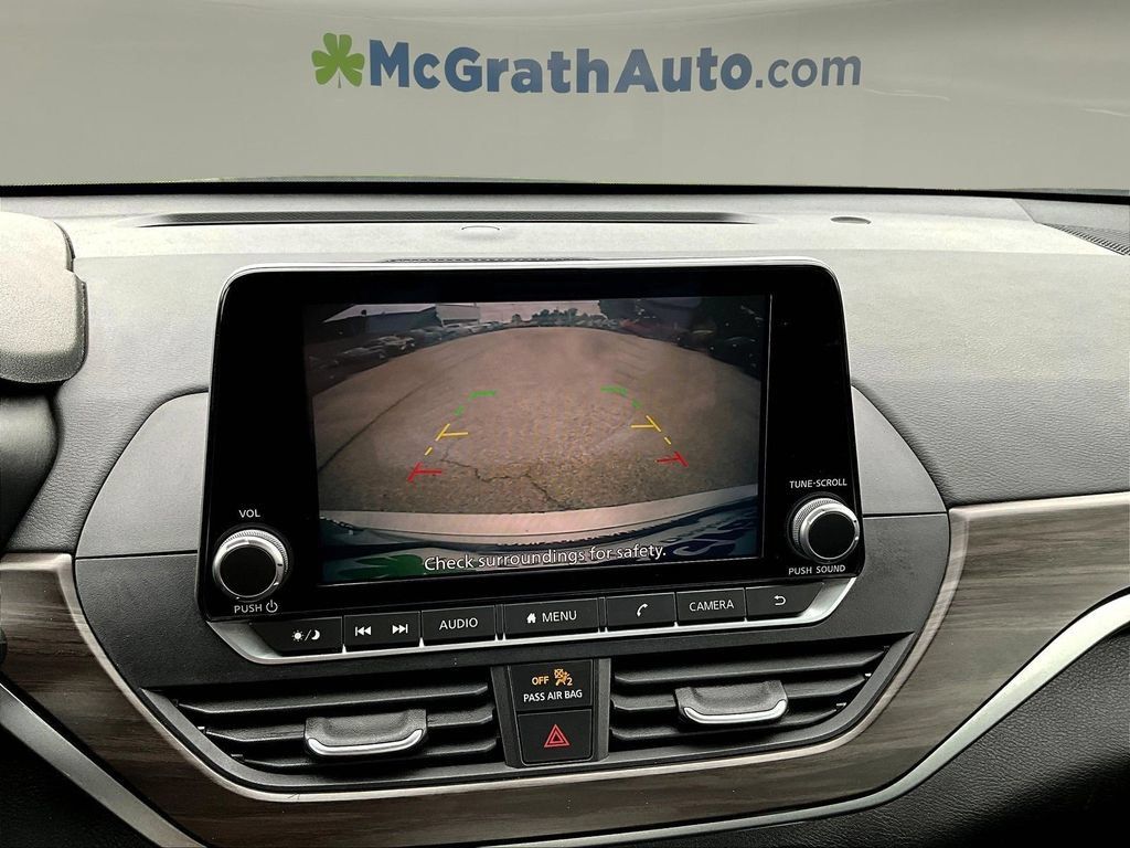 Used 2024 Nissan Altima 2.5 SV FWD image 16