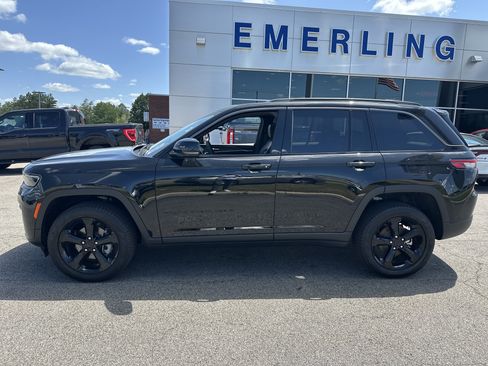 Used 2026 Jeep Grand Cherokee Limited w/ Limited Altitude Package AWD/4WD image 11