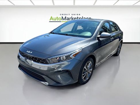 Used 2023 Kia Forte LXS image 3