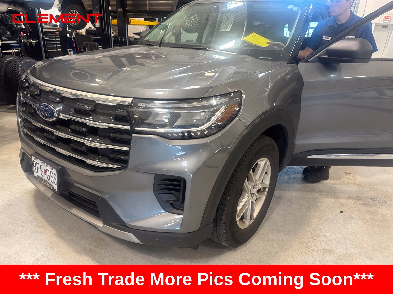 Used 2025 Ford Explorer Active AWD/4WD image 1