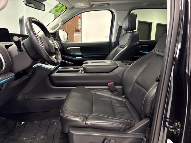 Used 2025 Ford Expedition Platinum AWD/4WD image 12