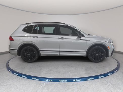 Used 2022 Volkswagen Tiguan SE R-Line FWD image 5