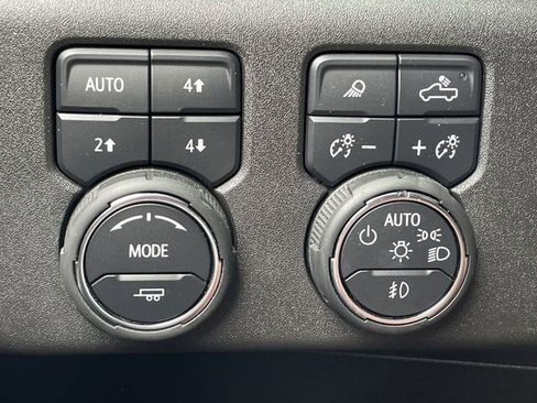 Used 2025 Chevrolet Silverado 2500 LTZ w/ LTZ Convenience Package AWD/4WD image 21