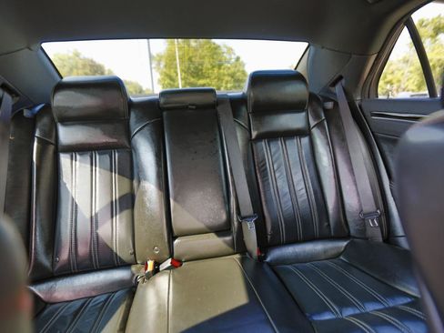 Used 2019 Chrysler 300 S AWD/4WD image 12