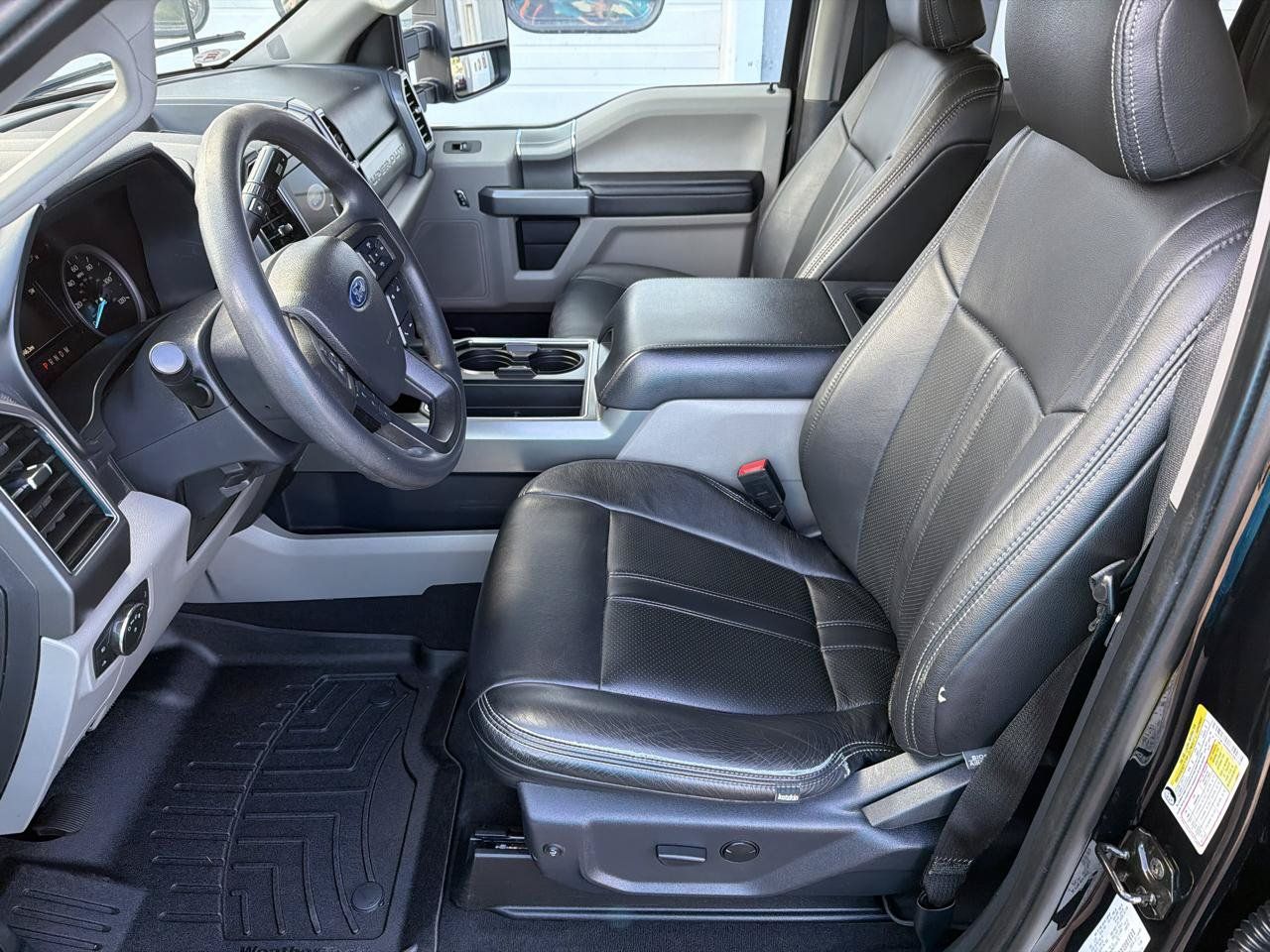 Used 2022 Ford F250 XLT w/ Black Appearance Package AWD/4WD image 8
