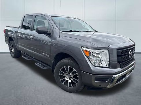 Used 2021 Nissan Titan SV w/ SV Convenience Package AWD/4WD image 5