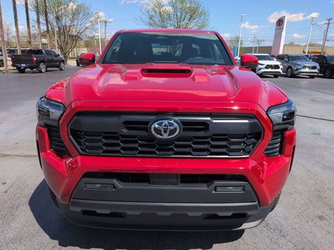 Certified 2025 Toyota Tacoma TRD Sport image 8