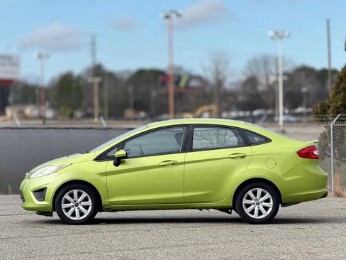 Used 2012 Ford Fiesta SE image 6