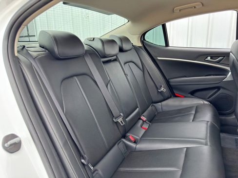 Used 2022 Genesis G70 2.0T image 36