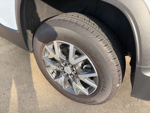 Used 2023 GMC Acadia SLT image 7