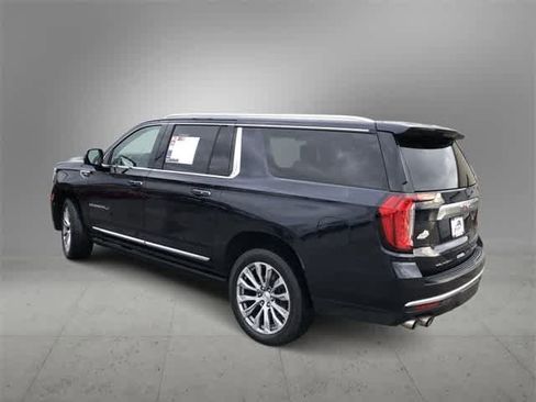 Used 2021 GMC Yukon XL Denali w/ Denali Premium Package image 4