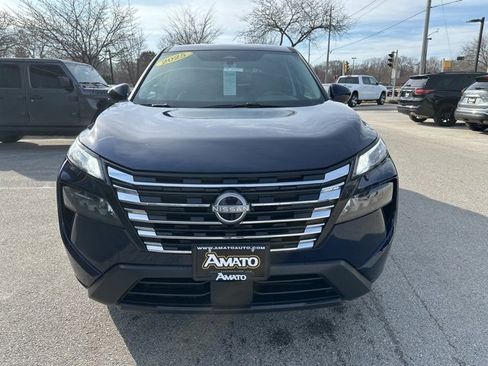 Used 2025 Nissan Rogue SV image 3