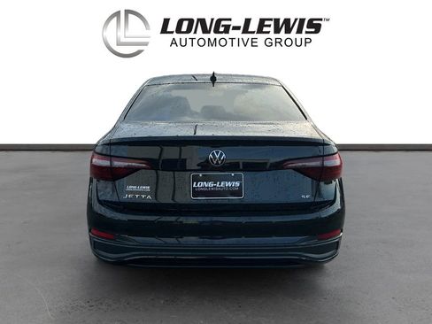 Used 2024 Volkswagen Jetta SE w/ Panoramic Sunroof Package image 5