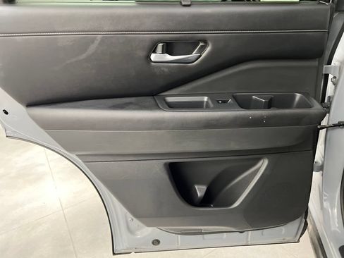 Used 2024 Nissan Pathfinder SL AWD/4WD image 19