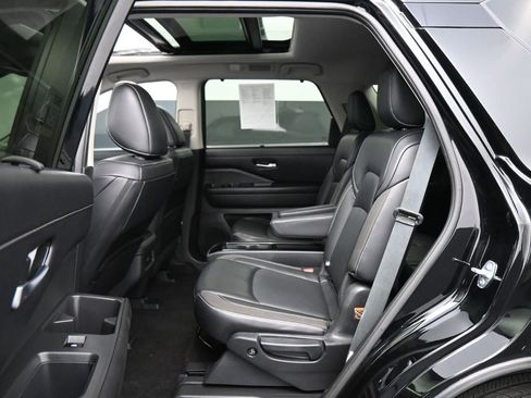 Used 2024 Nissan Pathfinder SL w/ SL Premium Package image 18