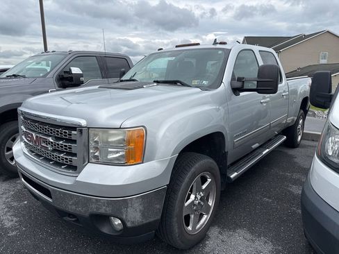 Used 2013 GMC Sierra 2500 SLT w/ Entertainment Package AWD/4WD image 2