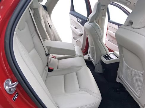 Used 2022 Volvo XC60 B5 Inscription w/ Advanced Package FWD image 18
