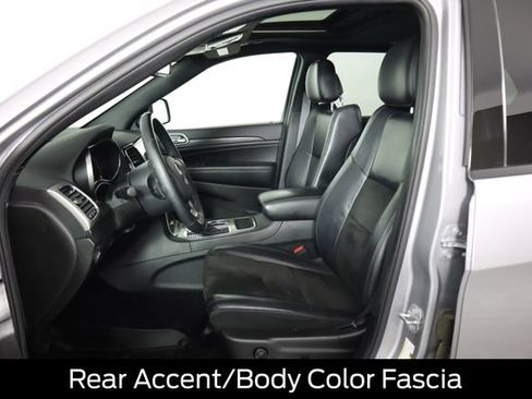 Used 2019 Jeep Grand Cherokee Laredo AWD/4WD image 34