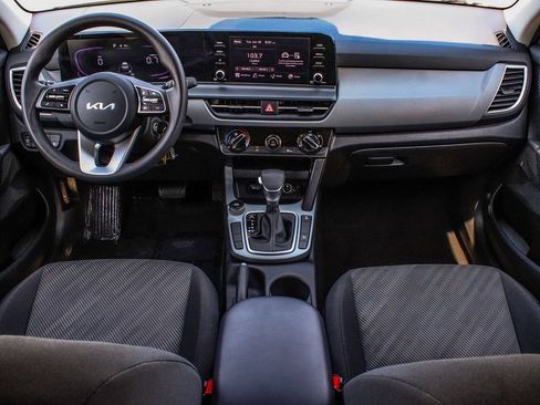 Used 2025 Kia Seltos LX AWD/4WD image 35