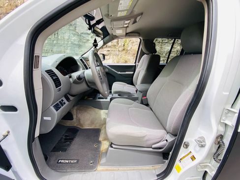 Used 2018 Nissan Frontier SV RWD image 25