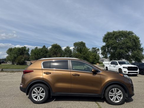 Used 2017 Kia Sportage LX w/ LX Popular Package FWD image 2