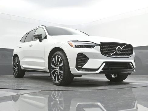 Certified 2023 Volvo XC60 B5 Plus w/ Climate Package AWD/4WD image 36