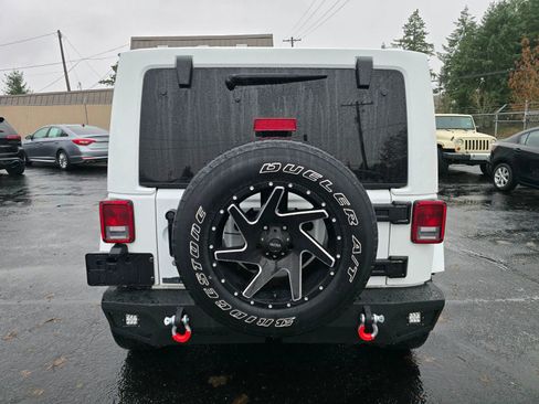 Used 2016 Jeep Wrangler Unlimited Sahara w/ Connectivity Group image 4