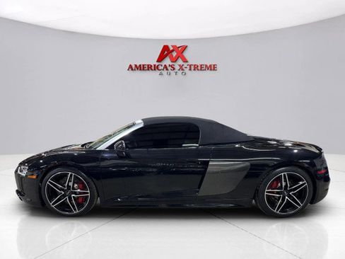Used 2017 Audi R8 V10 w/ Carbon Exterior Package image 2