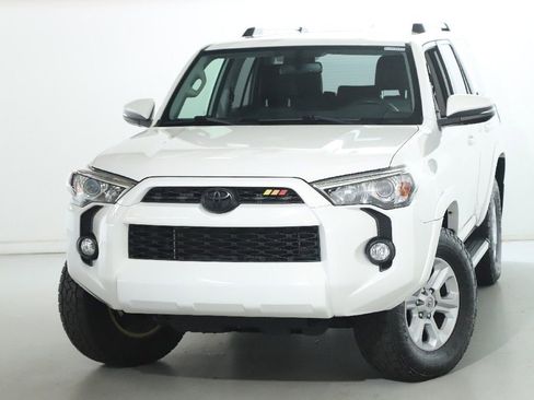 Used 2019 Toyota 4Runner SR5 Premium AWD/4WD image 3
