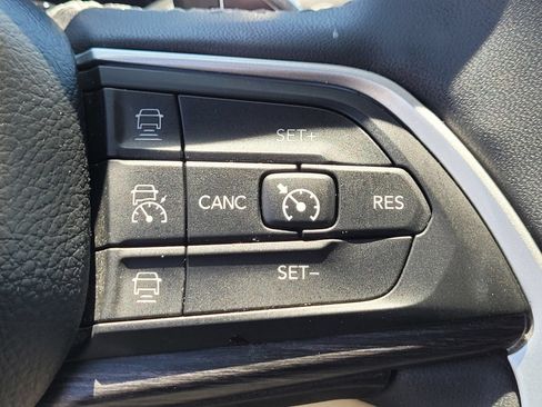 Used 2023 Jeep Grand Cherokee Limited RWD image 21