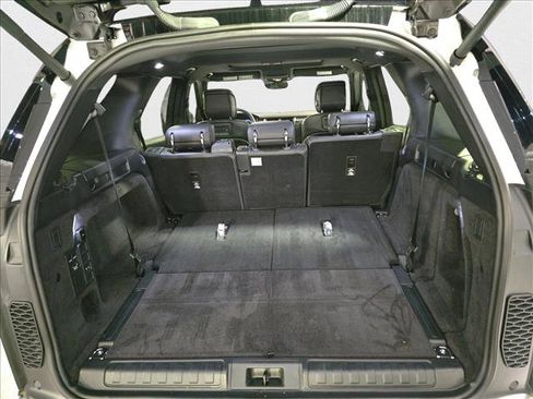 Certified 2024 Land Rover Discovery Dynamic SE image 10