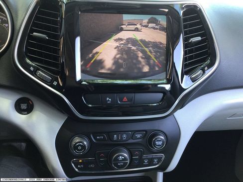 Used 2019 Jeep Cherokee Limited AWD/4WD image 13