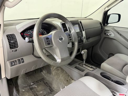Used 2010 Nissan Frontier SE RWD image 4