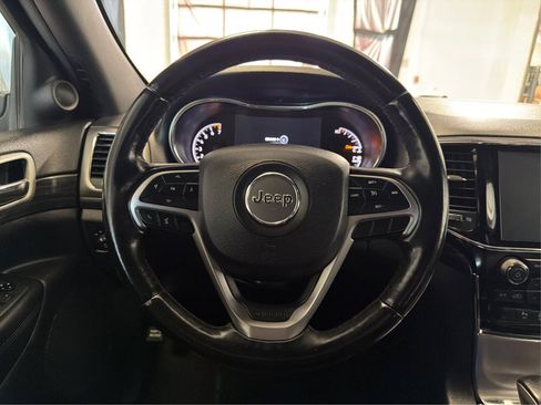 Used 2020 Jeep Grand Cherokee Altitude AWD/4WD image 22