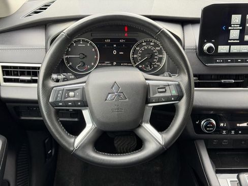 Used 2024 Mitsubishi Outlander SE image 29