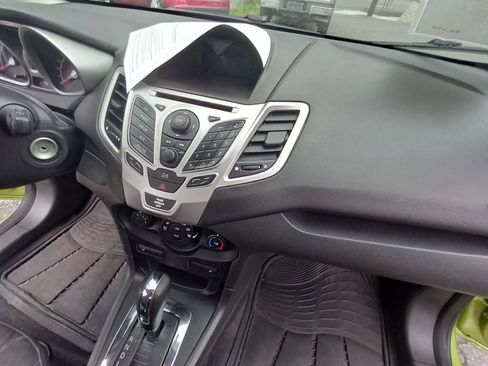 Used 2013 Ford Fiesta SE image 21