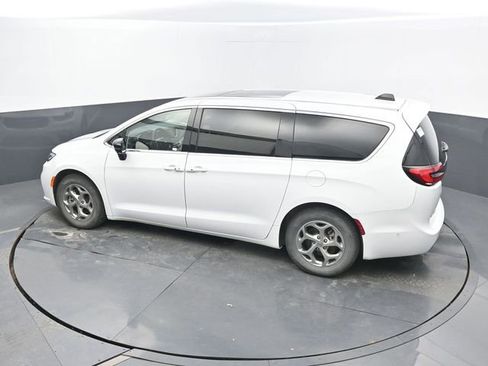 Used 2024 Chrysler Pacifica Limited w/ Trailer Tow Group image 47