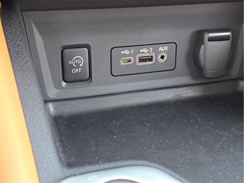 Used 2025 Nissan Sentra SV w/ SV Premium Package FWD image 27