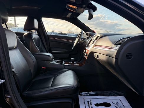 Used 2014 Chrysler 300 image 30