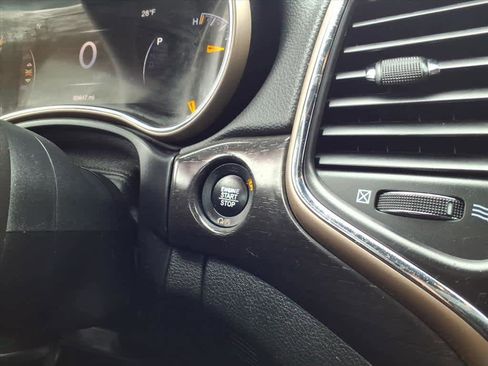 Used 2017 Jeep Grand Cherokee Laredo w/ Quick Order Package 23E image 19