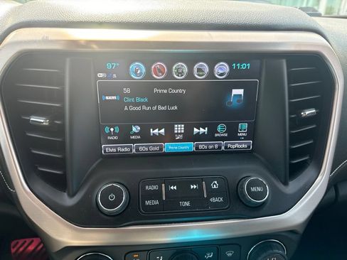 Used 2019 GMC Acadia Denali w/ Technology Package FWD image 9